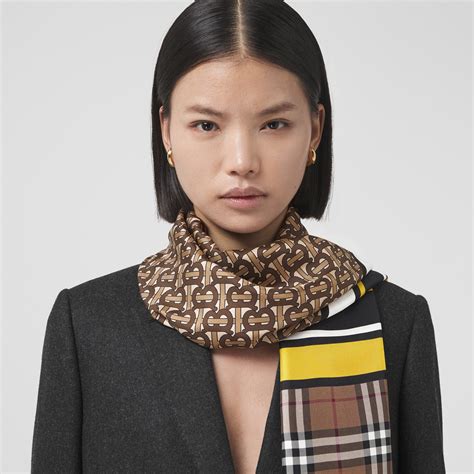 burberry şal sefamerve|Burberry silk scarf.